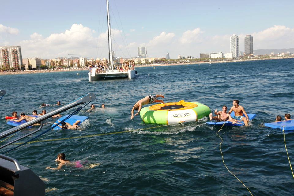 Catamaran para despedidas en Barcelona - cata-bcn-2.jpg