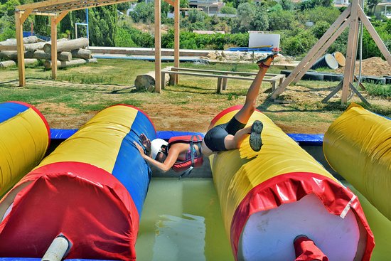 It's a knockout/I'm a celeb trials + BBQ + Paintball BARCELONA - humor-sitges2.jpg