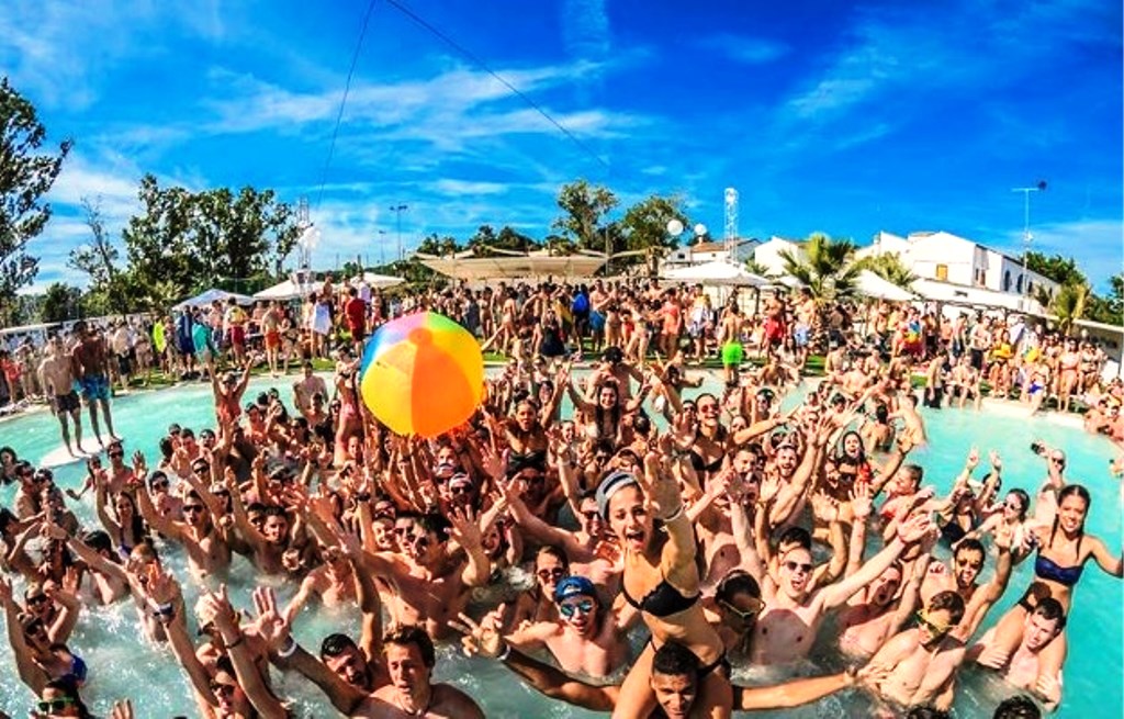 Pack Pool Party para despedidas de soltero / despedidas de soltera en Lloret de Mar